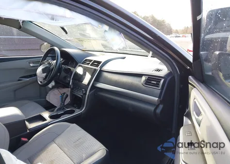 2015 Toyota Camry Se z USA, uszkodzony, nr VIN 4T1BF1FKXFU053128